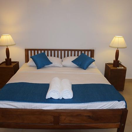 Hotel Saketha Beach Negombo Exterior foto