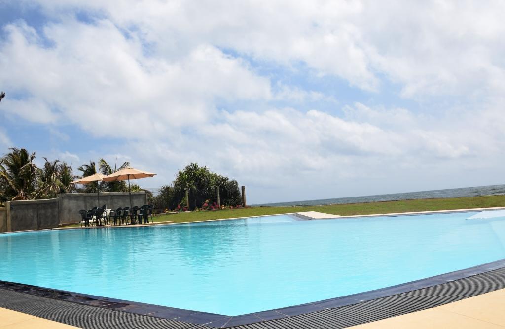 Hotel Saketha Beach Negombo Exterior foto