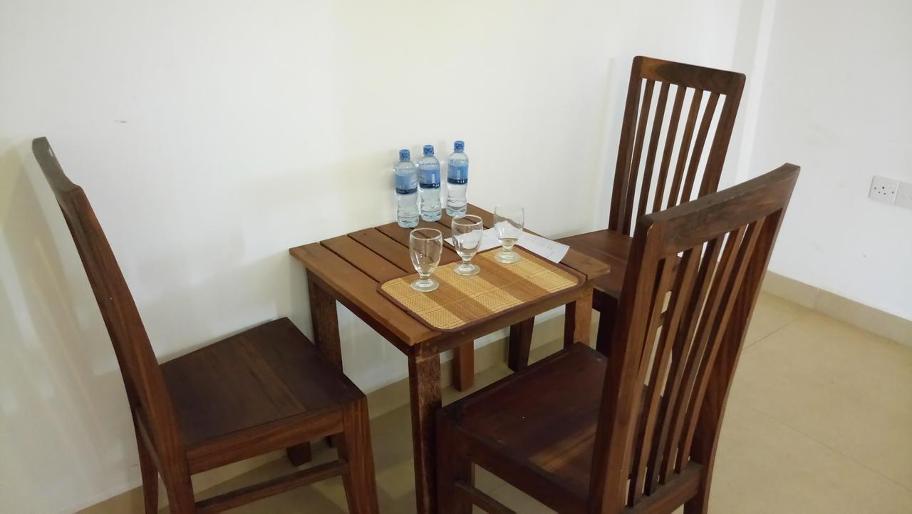 Hotel Saketha Beach Negombo Exterior foto
