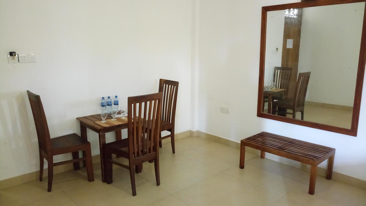 Hotel Saketha Beach Negombo Exterior foto